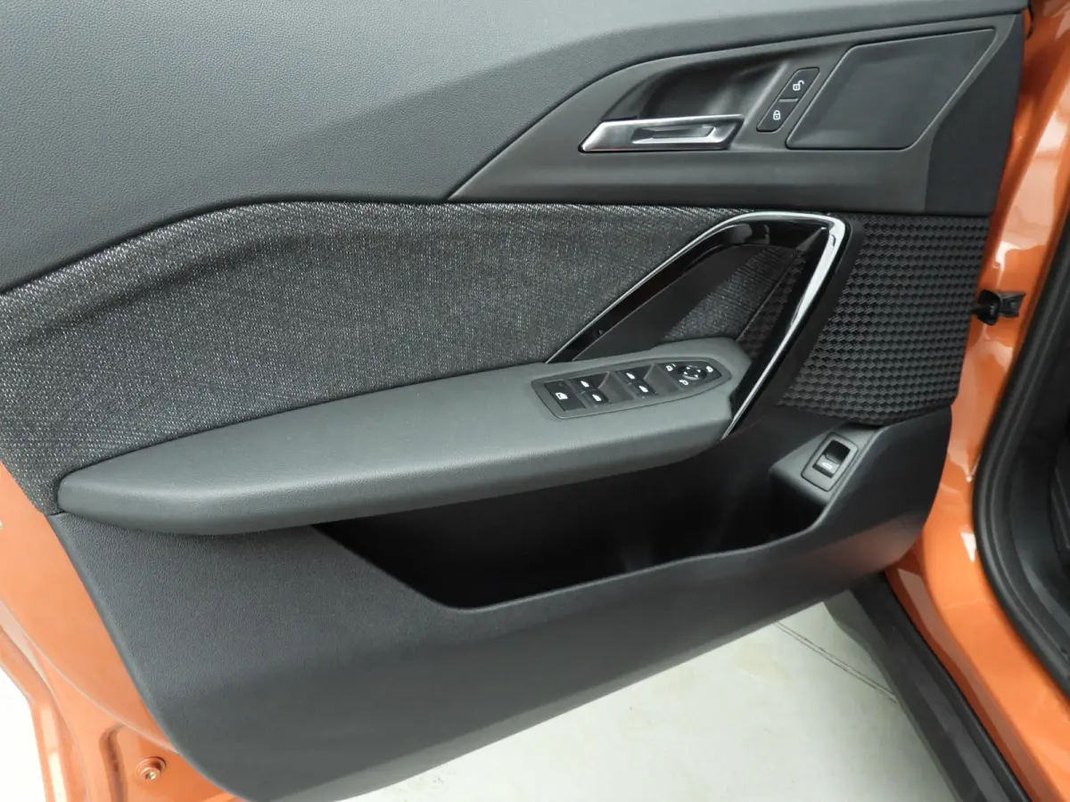 eDrive20 | SoH 97% | LED | Navigatie | Panoramadak | Sportstoelen | Shadow line | DAB | Alu 17inch