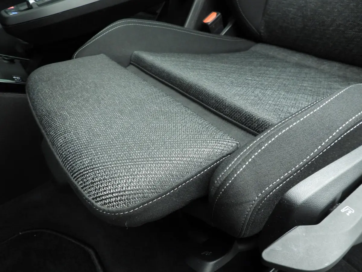 eDrive20 | SoH 97% | LED | Navigatie | Panoramadak | Sportstoelen | Shadow line | DAB | Alu 17inch