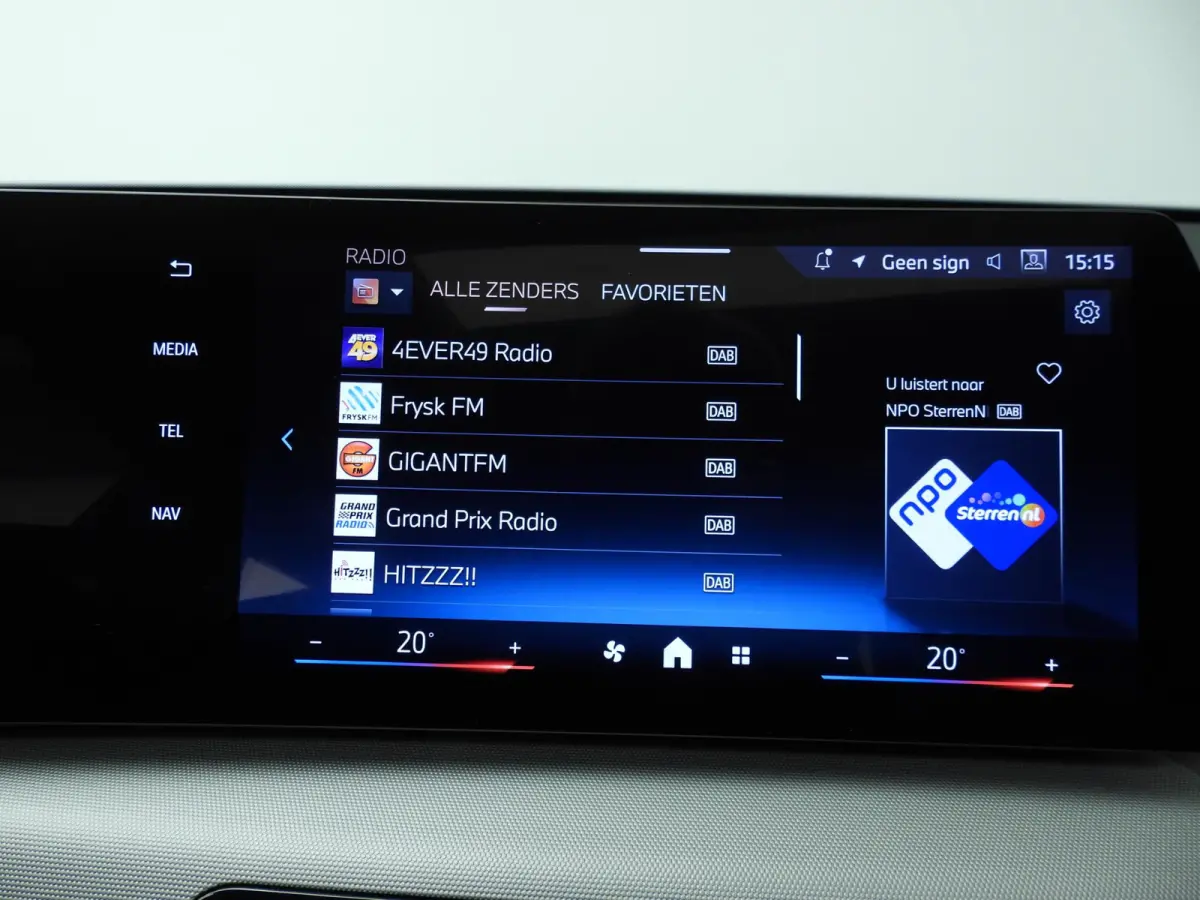 eDrive20 | SoH 97% | LED | Navigatie | Panoramadak | Sportstoelen | Shadow line | DAB | Alu 17inch
