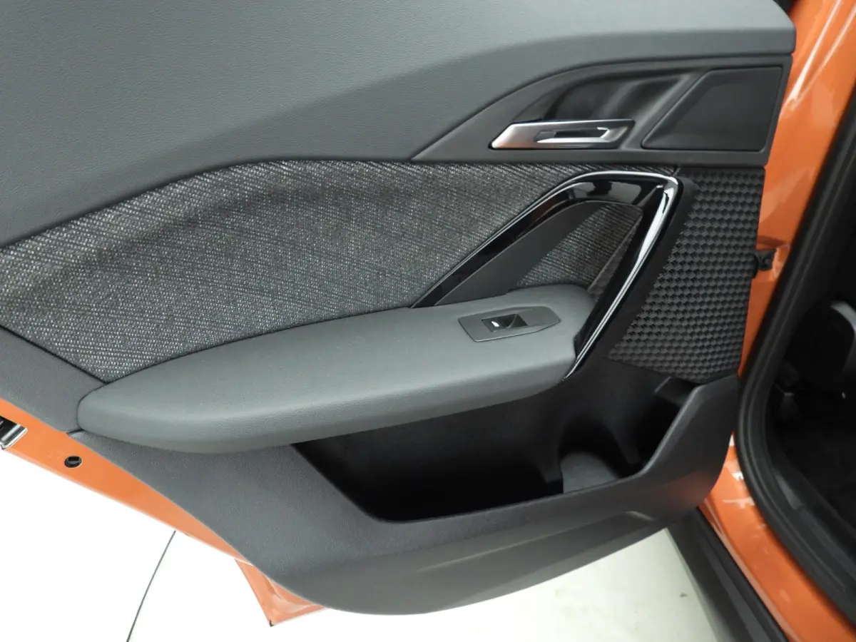 eDrive20 | SoH 97% | LED | Navigatie | Panoramadak | Sportstoelen | Shadow line | DAB | Alu 17inch