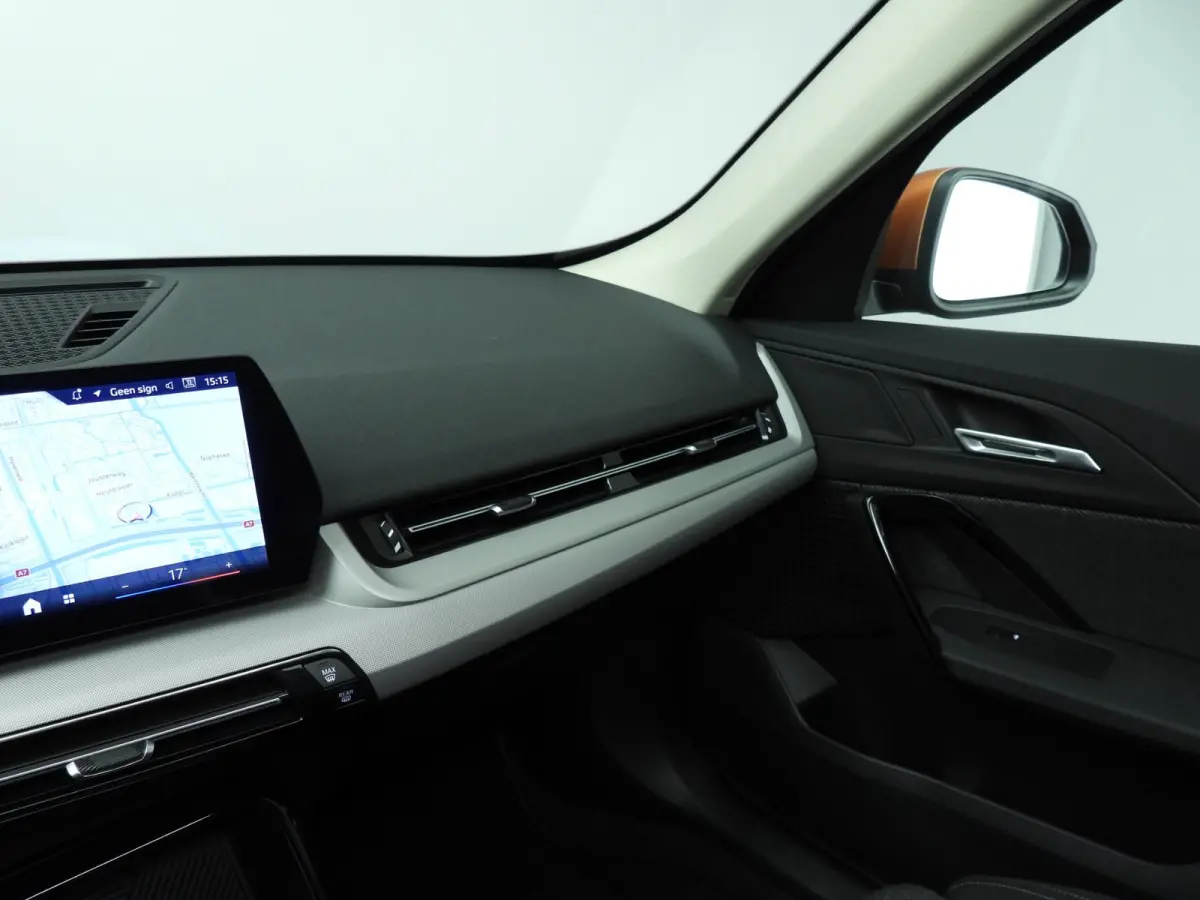 eDrive20 | SoH 97% | LED | Navigatie | Panoramadak | Sportstoelen | Shadow line | DAB | Alu 17inch