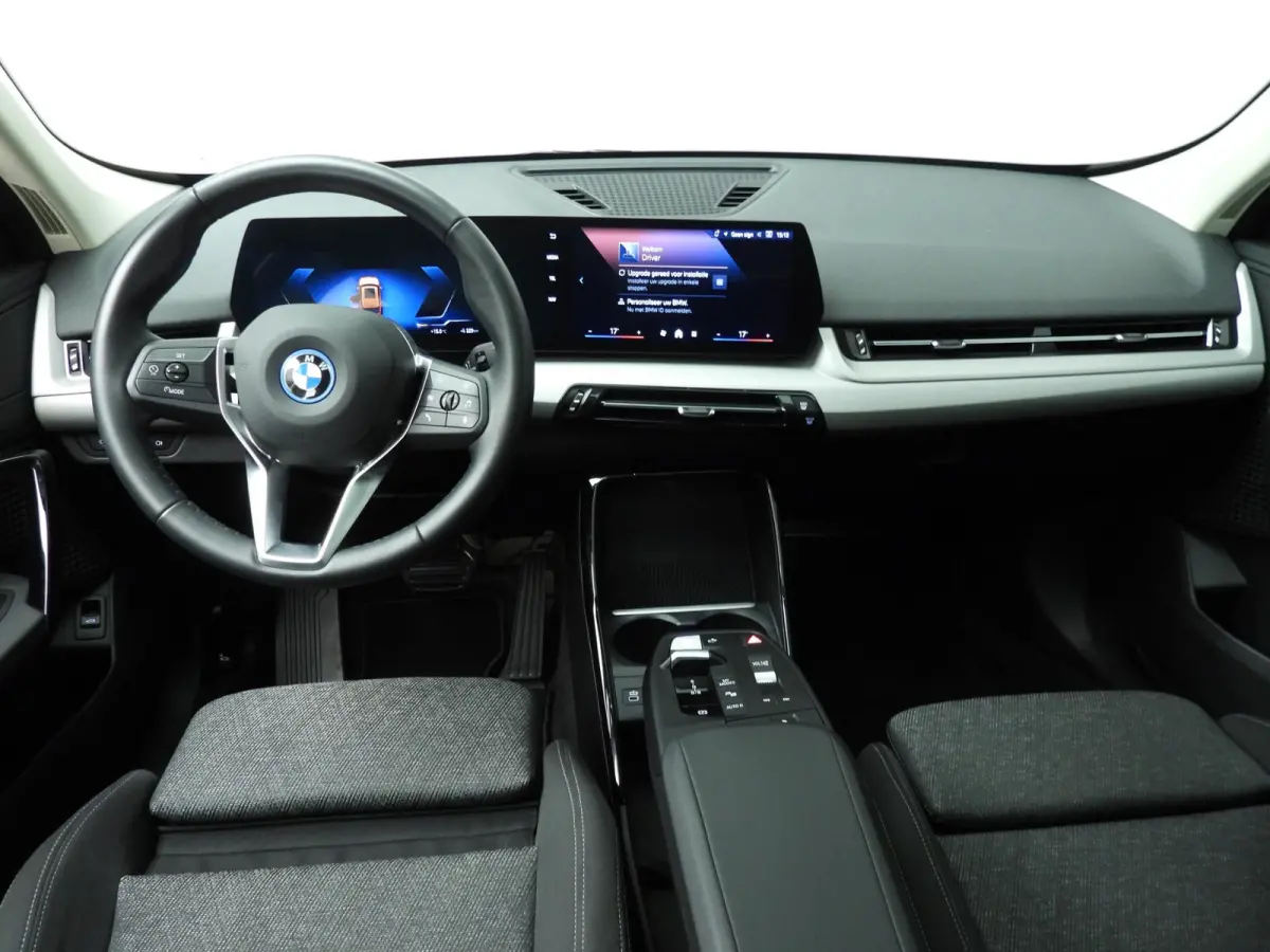 eDrive20 | SoH 97% | LED | Navigatie | Panoramadak | Sportstoelen | Shadow line | DAB | Alu 17inch