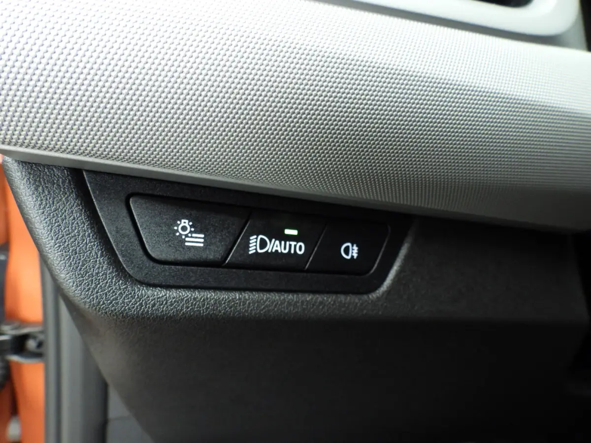 eDrive20 | SoH 97% | LED | Navigatie | Panoramadak | Sportstoelen | Shadow line | DAB | Alu 17inch