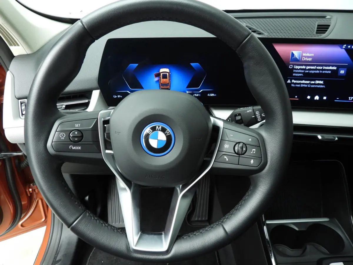 eDrive20 | SoH 97% | LED | Navigatie | Panoramadak | Sportstoelen | Shadow line | DAB | Alu 17inch