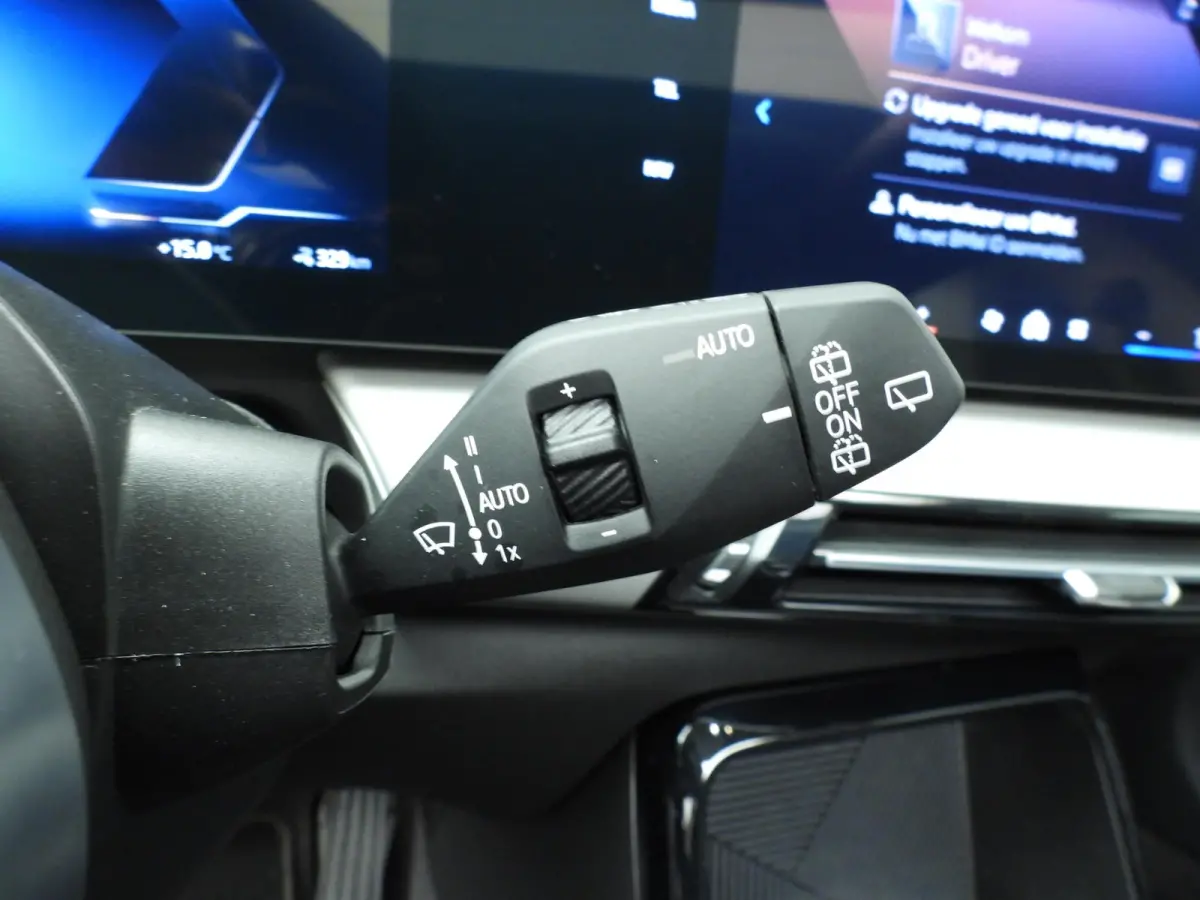 eDrive20 | SoH 97% | LED | Navigatie | Panoramadak | Sportstoelen | Shadow line | DAB | Alu 17inch