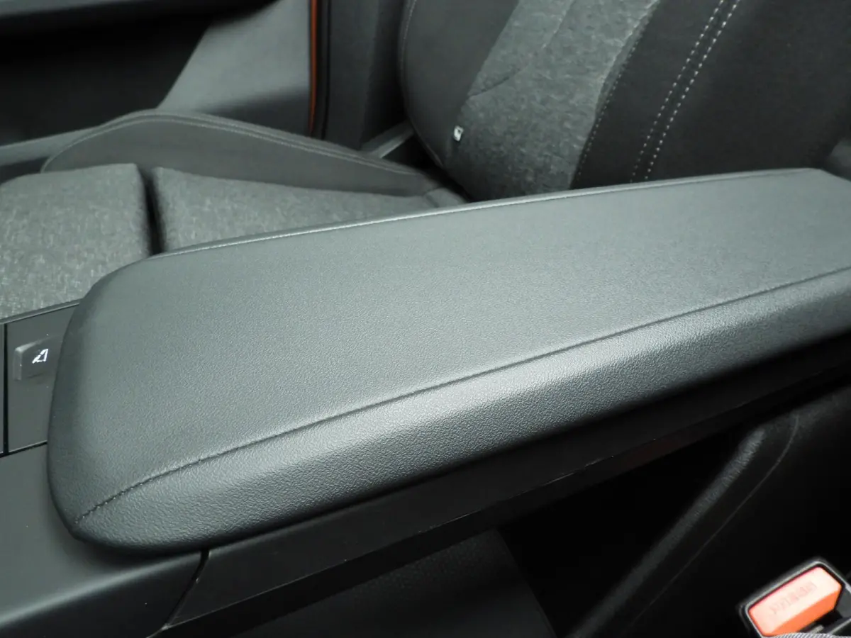 eDrive20 | SoH 97% | LED | Navigatie | Panoramadak | Sportstoelen | Shadow line | DAB | Alu 17inch