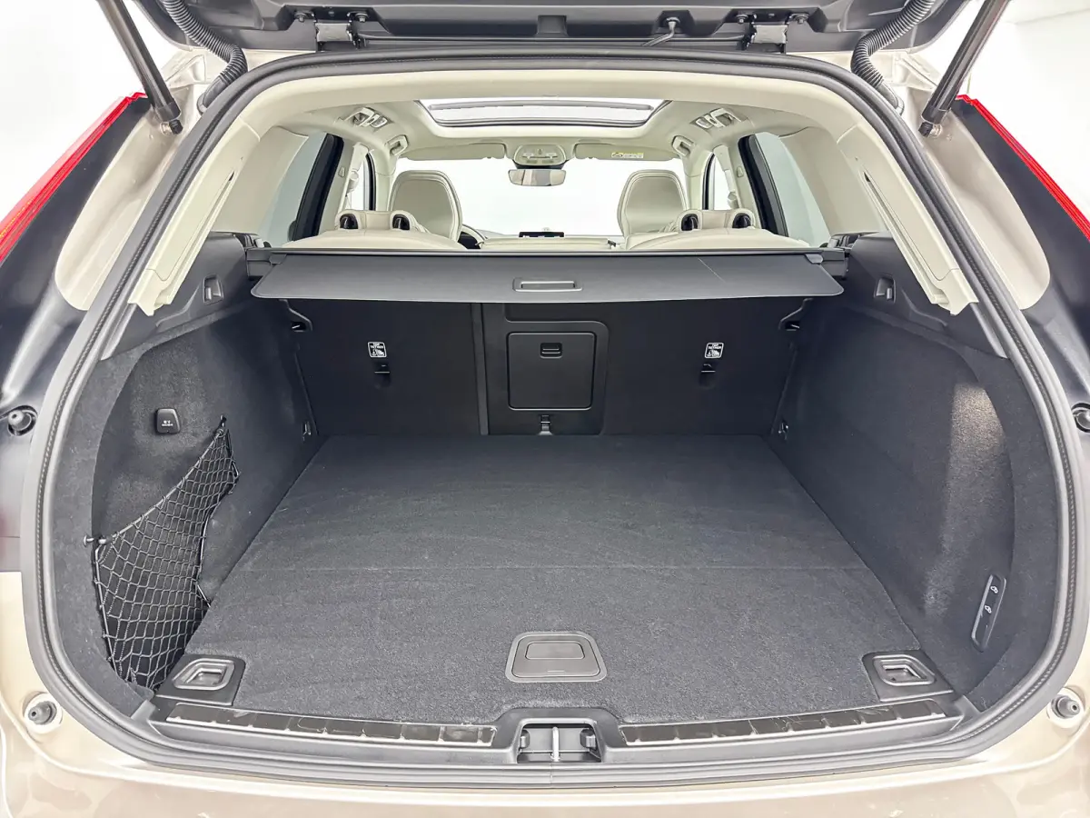 T8 Recharge Ultra Bright Excecutive | 21" | Luchtvering | Geventileerd Nappa | Massagestoelen | Bowers & Wilkins | Gelaagd & Getint Glas | Panoramadak | Head-Up | 360 Camera | Elektr. verst.