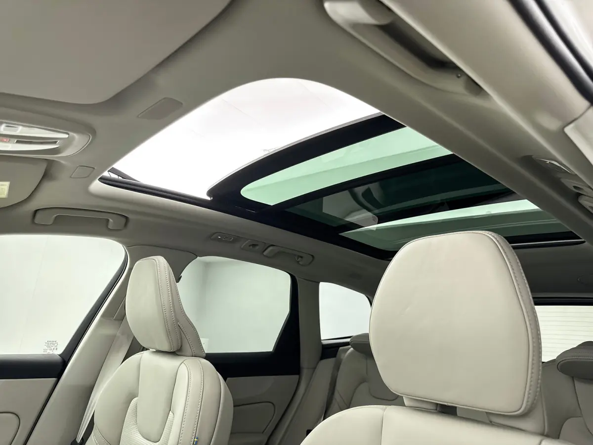 T8 Recharge Ultra Bright Excecutive | 21" | Luchtvering | Geventileerd Nappa | Massagestoelen | Bowers & Wilkins | Gelaagd & Getint Glas | Panoramadak | Head-Up | 360 Camera | Elektr. verst.