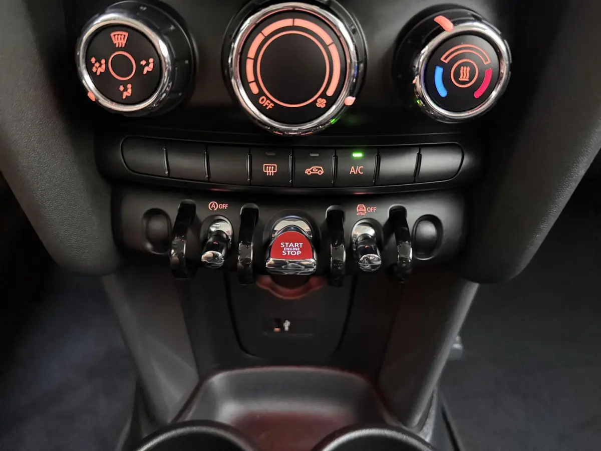 1.5 One Business Edition | Airco | Lichtmetalen Velgen | Parkeersensoren | Keyless |