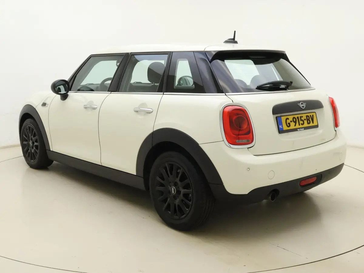 1.5 One Business Edition | Airco | Lichtmetalen Velgen | Parkeersensoren | Keyless |