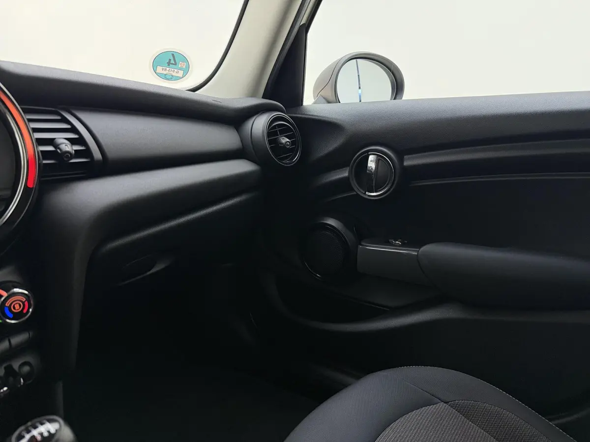 1.5 One Business Edition | Airco | Lichtmetalen Velgen | Parkeersensoren | Keyless |