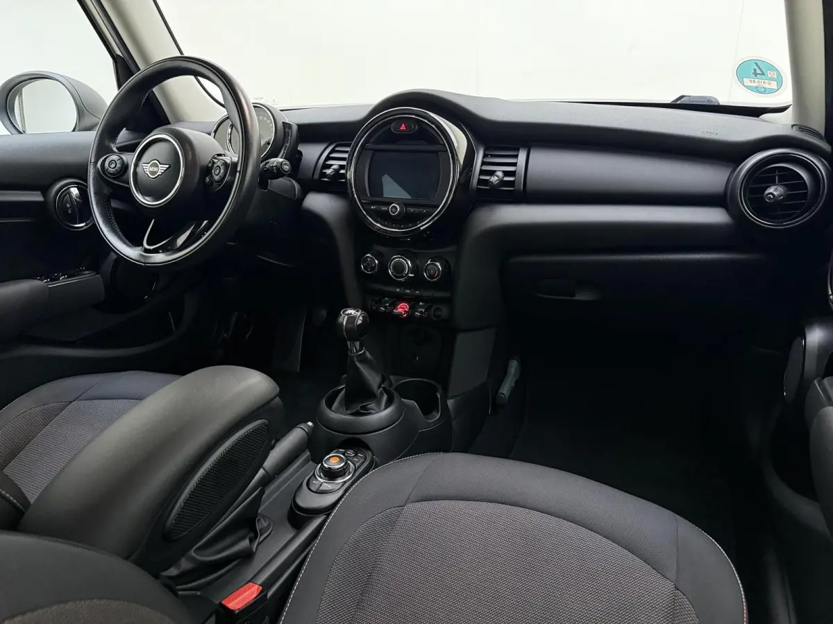1.5 One Business Edition | Airco | Lichtmetalen Velgen | Parkeersensoren | Keyless |