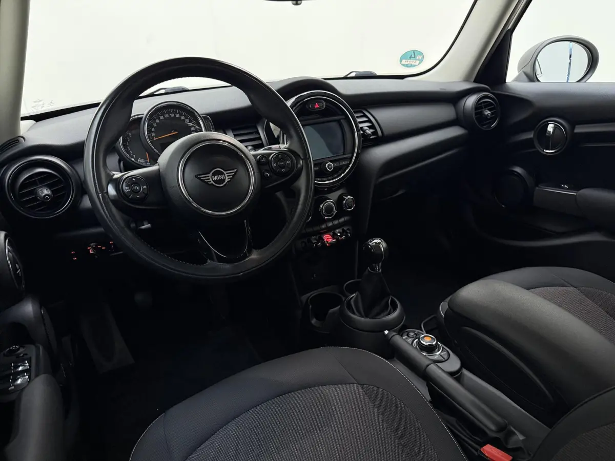 1.5 One Business Edition | Airco | Lichtmetalen Velgen | Parkeersensoren | Keyless |