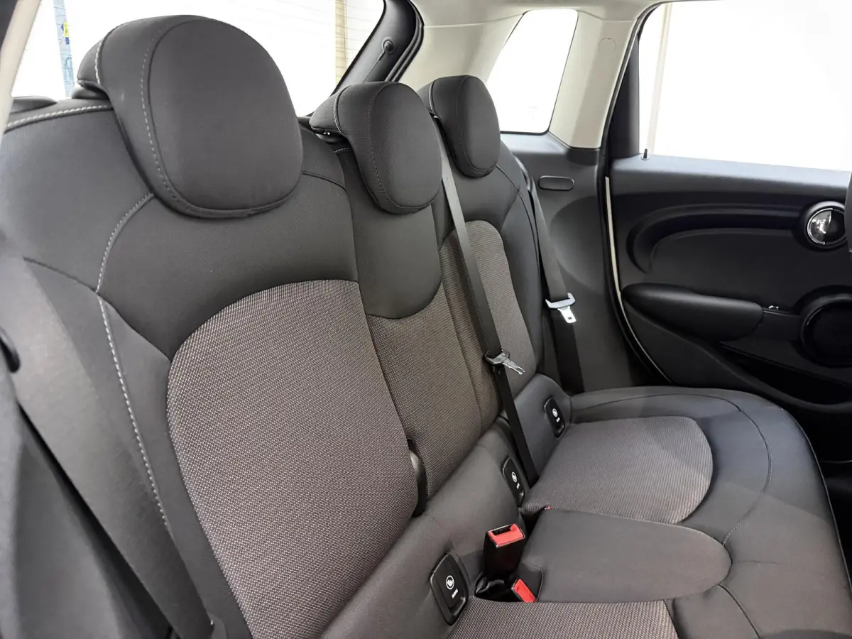 1.5 One Business Edition | Airco | Lichtmetalen Velgen | Parkeersensoren | Keyless |