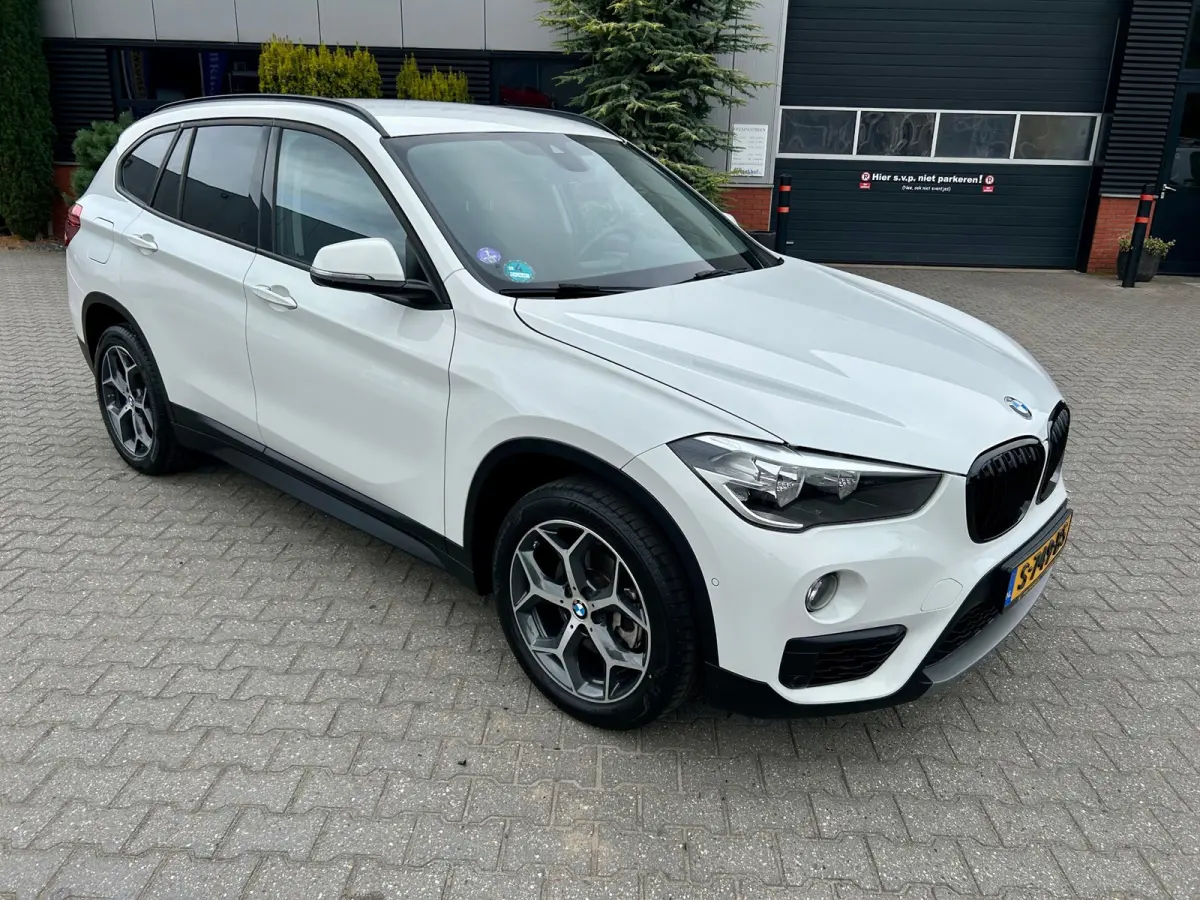 SDrive18i Sport-line, trekhaak, stoelverwarming