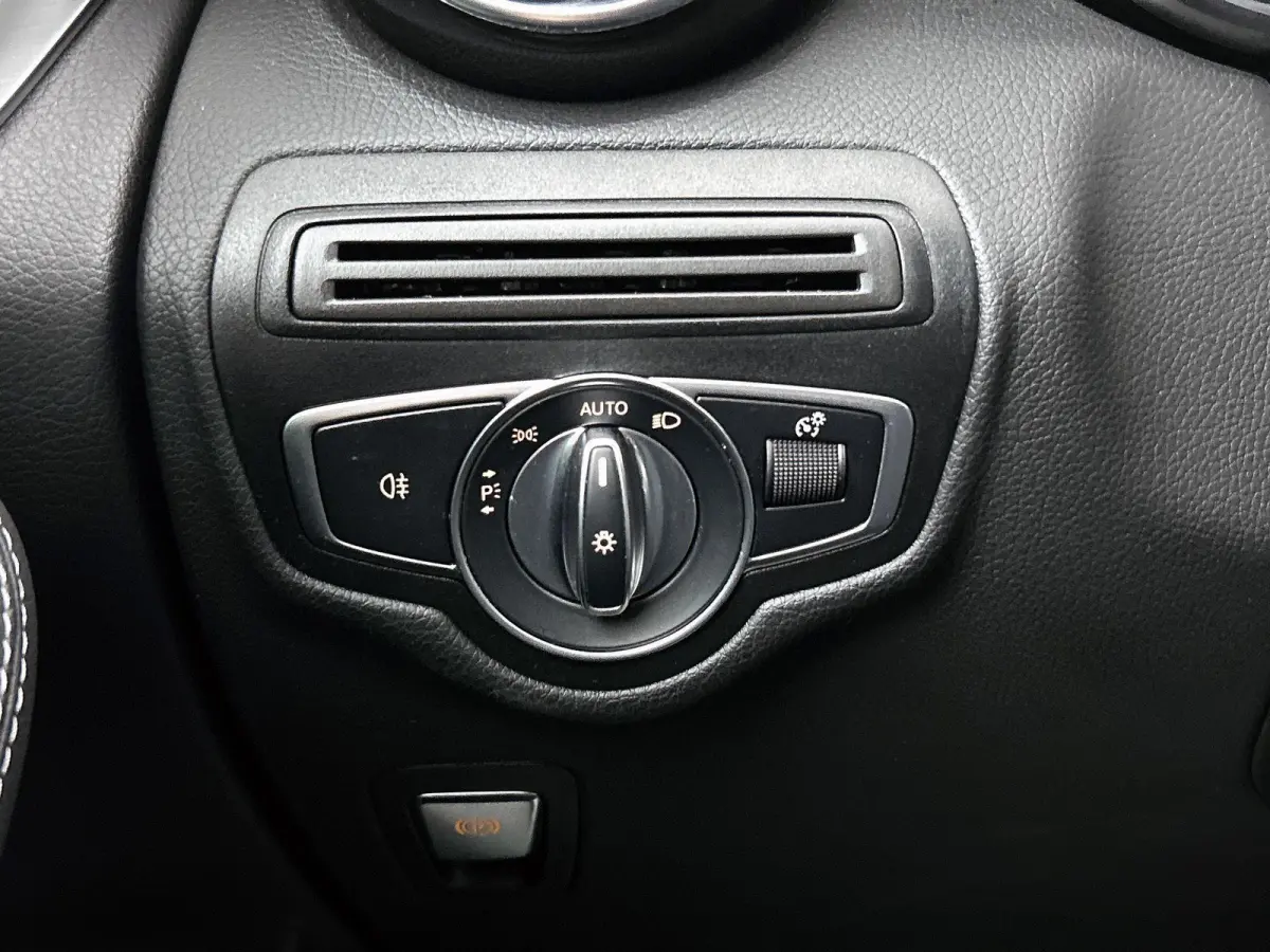 4MATIC AMG Line | 360 CAMERA | HEAD-UP | SFEERVERLICHTING | APPLE CARPLAY / ANDROID AUTO | NAVIGATIE | STOELVERWARMING |