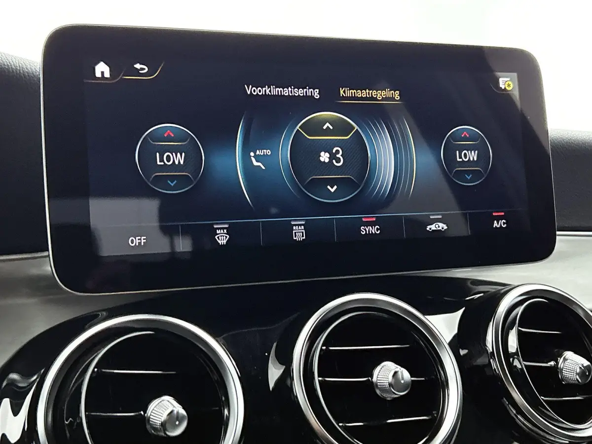 4MATIC AMG Line | 360 CAMERA | HEAD-UP | SFEERVERLICHTING | APPLE CARPLAY / ANDROID AUTO | NAVIGATIE | STOELVERWARMING |