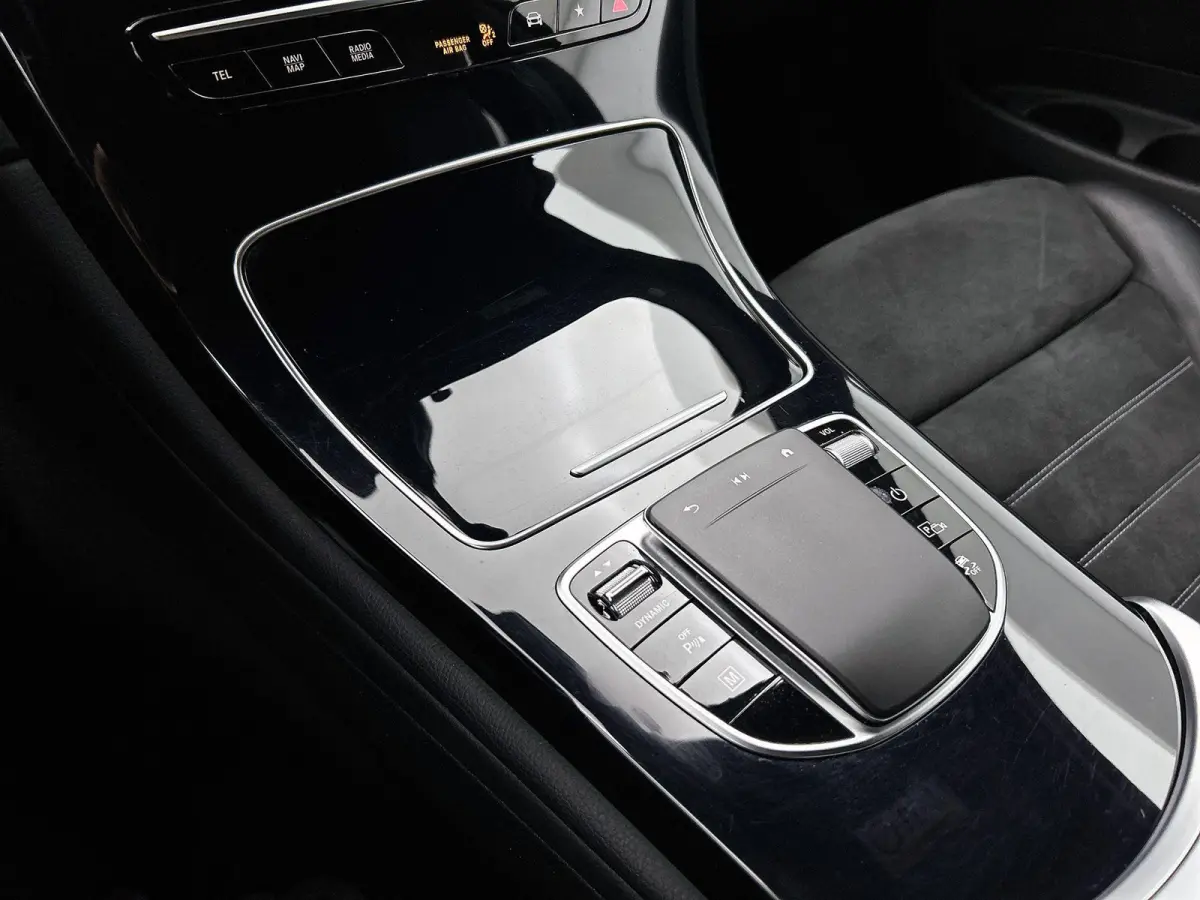 4MATIC AMG Line | 360 CAMERA | HEAD-UP | SFEERVERLICHTING | APPLE CARPLAY / ANDROID AUTO | NAVIGATIE | STOELVERWARMING |