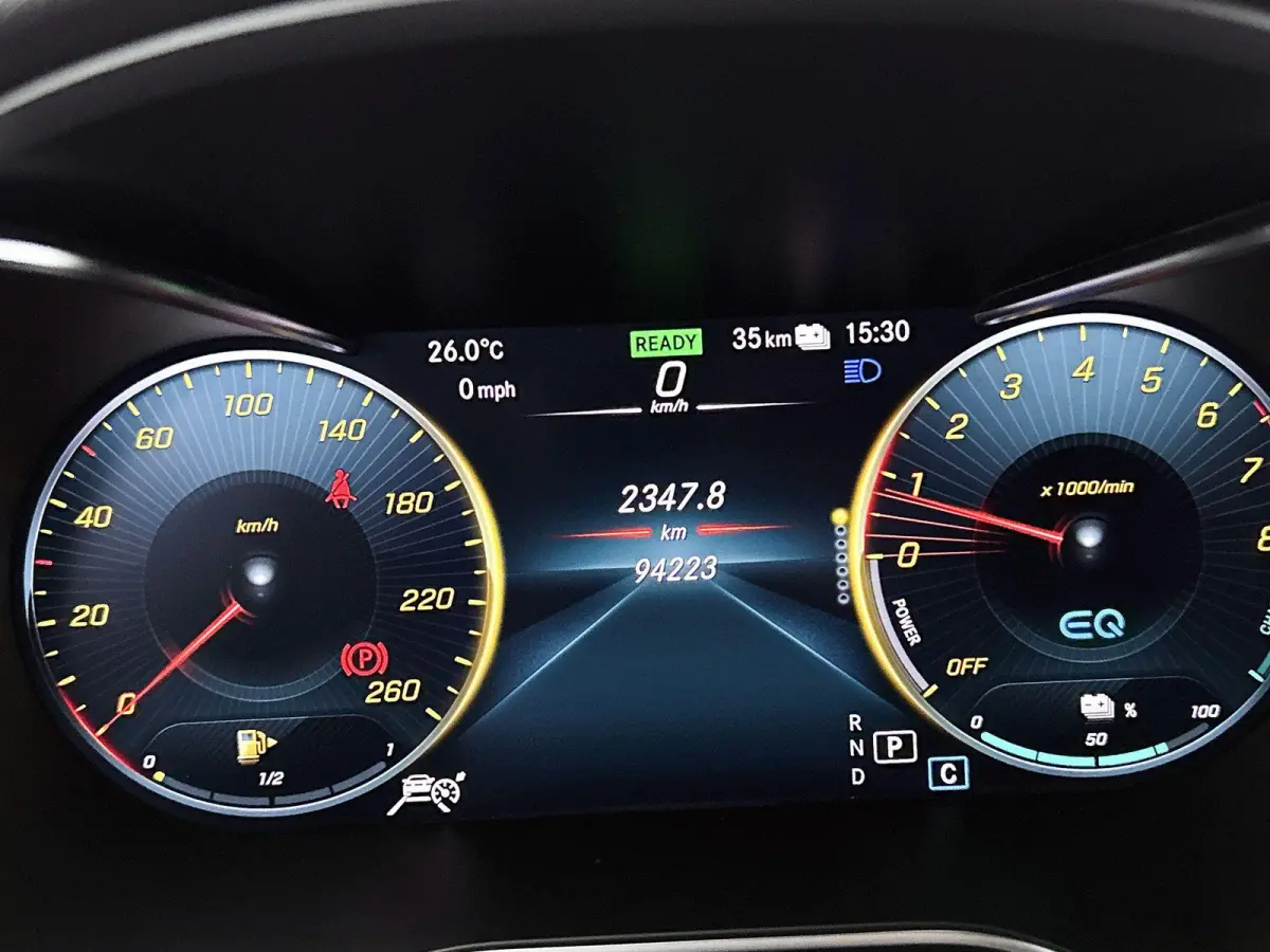 4MATIC AMG Line | 360 CAMERA | HEAD-UP | SFEERVERLICHTING | APPLE CARPLAY / ANDROID AUTO | NAVIGATIE | STOELVERWARMING |