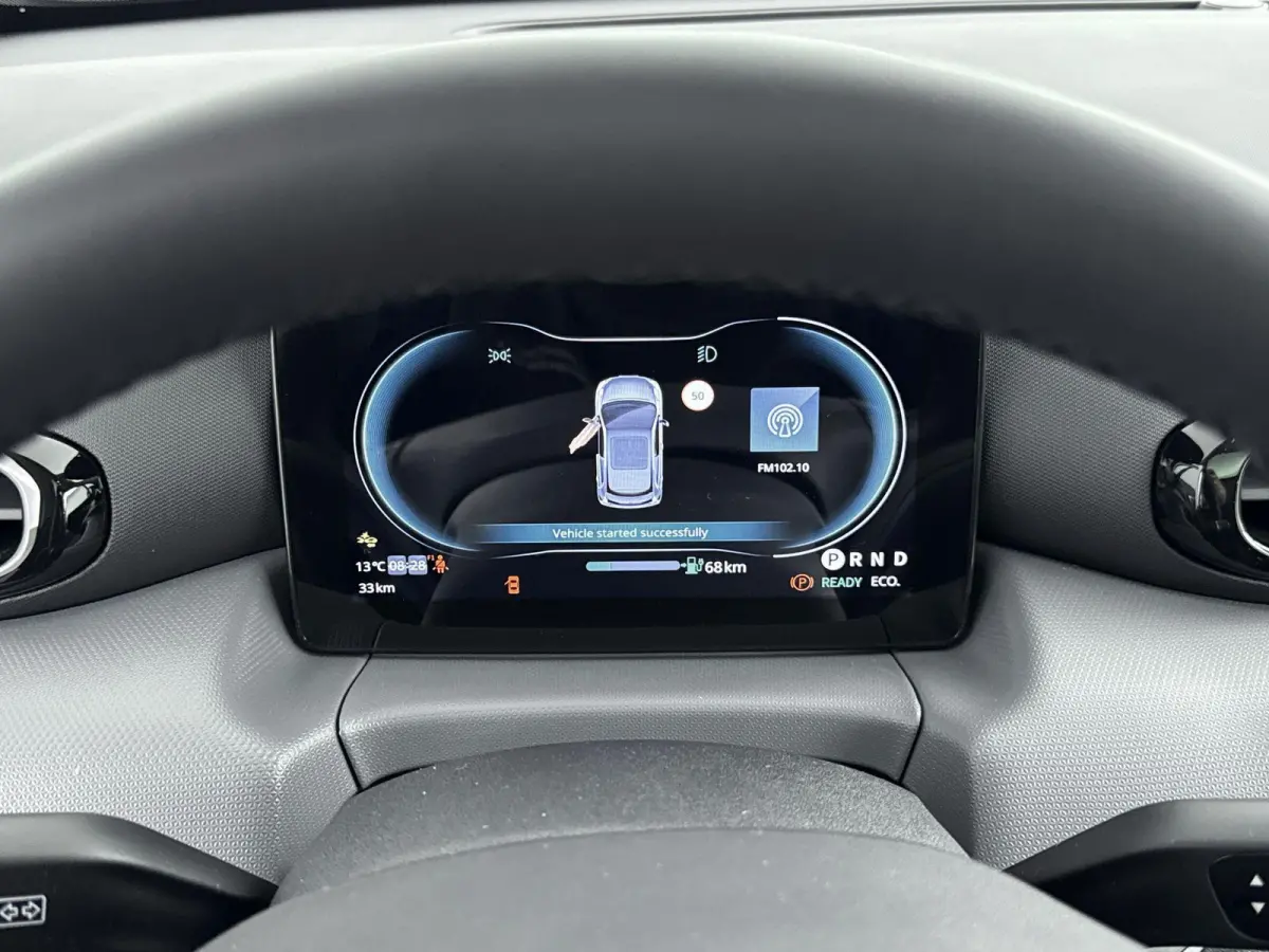 Design 37.3 kWh | Achteruitrijcamera | Navigatiesysteem | Panoramadak | Light White | Lichtmetalen velgen