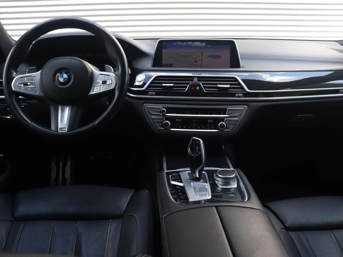 Sedan 745e High Executive | M Sportpakket | Head-Up | Driving Assistant Prof. | Harman Kardon | Soft Close | Stoelventilatie | Parking Assistant Plus | SOH 96% | 20'' LMV