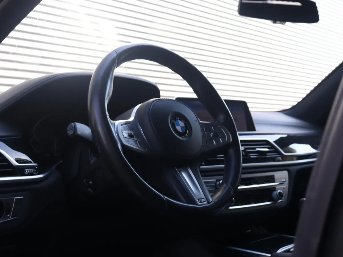 Sedan 745e High Executive | M Sportpakket | Head-Up | Driving Assistant Prof. | Harman Kardon | Soft Close | Stoelventilatie | Parking Assistant Plus | SOH 96% | 20'' LMV