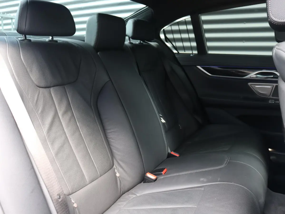 Sedan 745e High Executive | M Sportpakket | Head-Up | Driving Assistant Prof. | Harman Kardon | Soft Close | Stoelventilatie | Parking Assistant Plus | SOH 96% | 20'' LMV