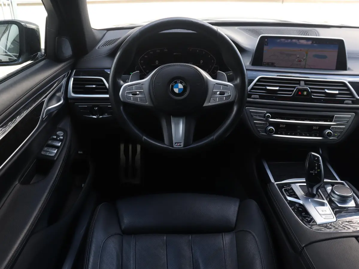 Sedan 745e High Executive | M Sportpakket | Head-Up | Driving Assistant Prof. | Harman Kardon | Soft Close | Stoelventilatie | Parking Assistant Plus | SOH 96% | 20'' LMV