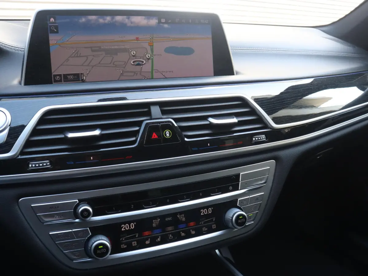 Sedan 745e High Executive | M Sportpakket | Head-Up | Driving Assistant Prof. | Harman Kardon | Soft Close | Stoelventilatie | Parking Assistant Plus | SOH 96% | 20'' LMV