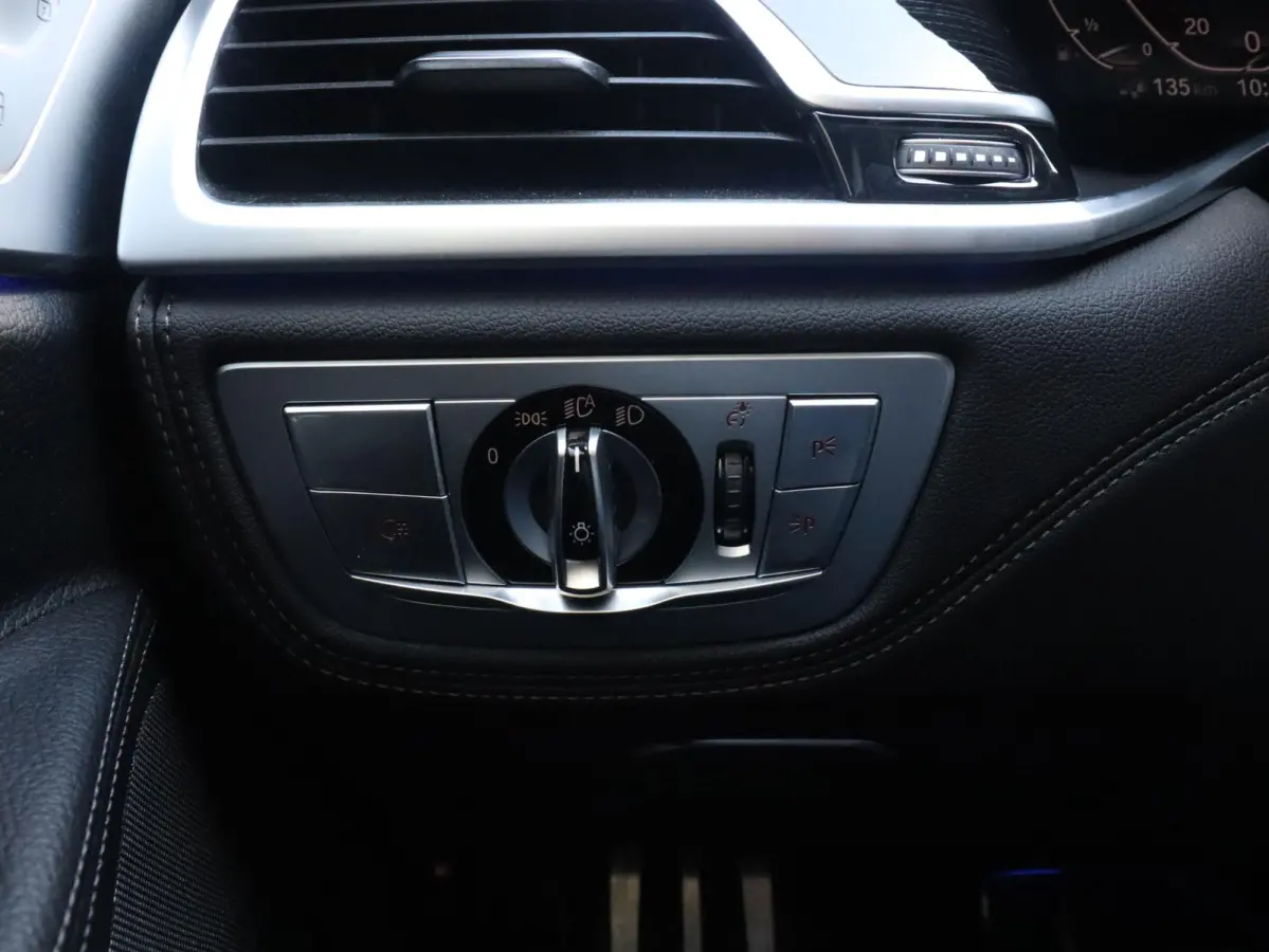 Sedan 745e High Executive | M Sportpakket | Head-Up | Driving Assistant Prof. | Harman Kardon | Soft Close | Stoelventilatie | Parking Assistant Plus | SOH 96% | 20'' LMV