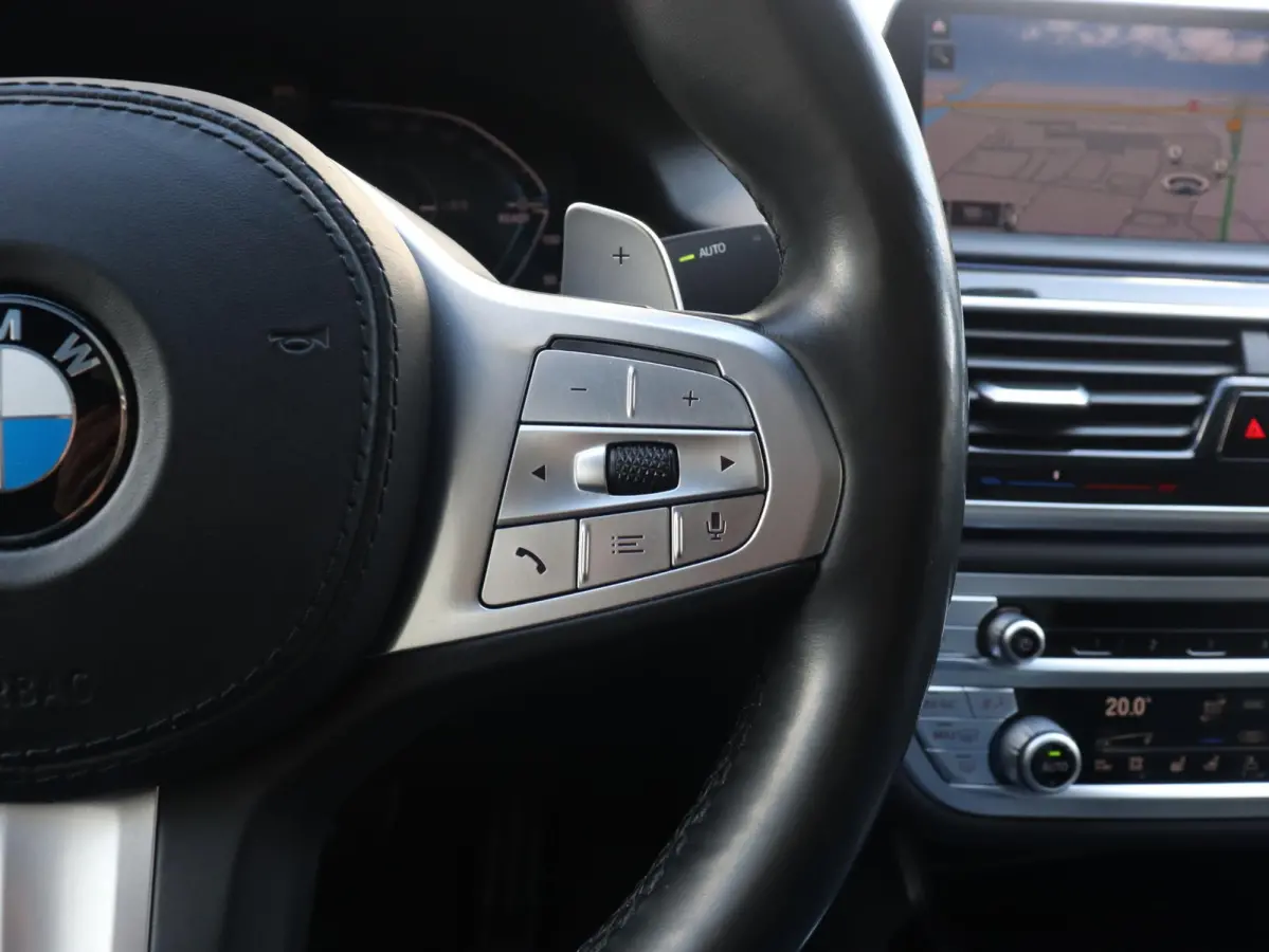Sedan 745e High Executive | M Sportpakket | Head-Up | Driving Assistant Prof. | Harman Kardon | Soft Close | Stoelventilatie | Parking Assistant Plus | SOH 96% | 20'' LMV