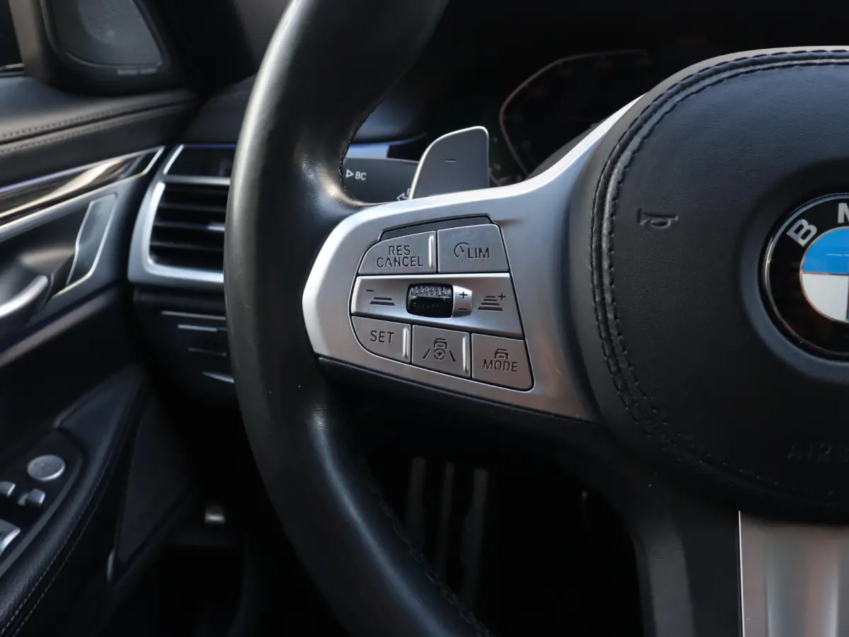 Sedan 745e High Executive | M Sportpakket | Head-Up | Driving Assistant Prof. | Harman Kardon | Soft Close | Stoelventilatie | Parking Assistant Plus | SOH 96% | 20'' LMV
