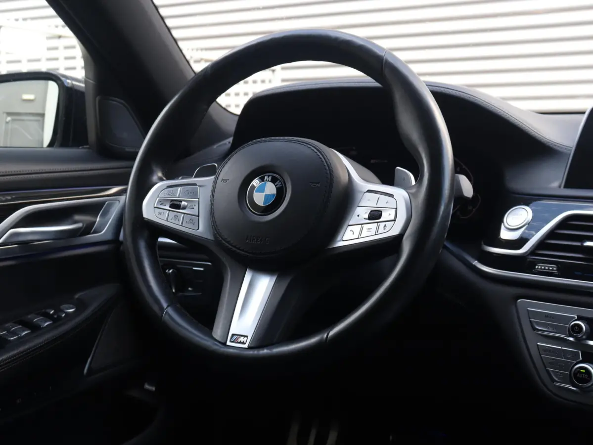Sedan 745e High Executive | M Sportpakket | Head-Up | Driving Assistant Prof. | Harman Kardon | Soft Close | Stoelventilatie | Parking Assistant Plus | SOH 96% | 20'' LMV
