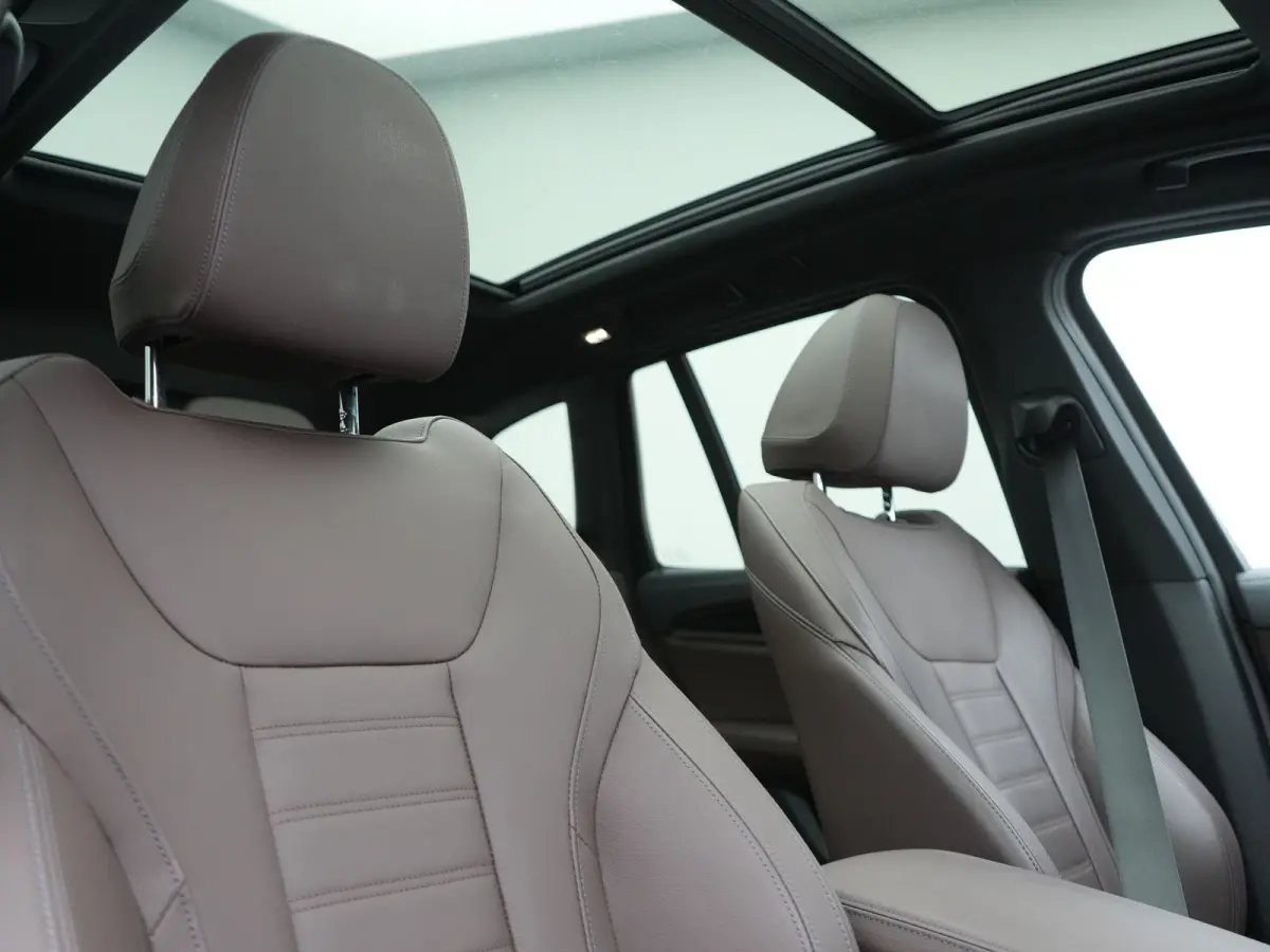M Sport High Executive 80 kWh 286pk Dealer O.H. SOH 95% | Trekhaak Af Fabriek | Panodak | Head Up | 360 Camera | Harman / Kardon | Lederen Sportstoelen Memory & Verwarmd | Keyless | Blis | S