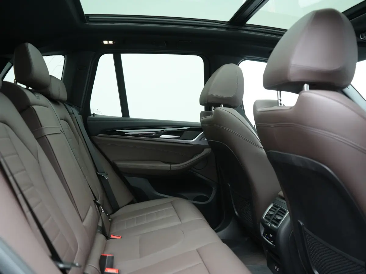 M Sport High Executive 80 kWh 286pk Dealer O.H. SOH 95% | Trekhaak Af Fabriek | Panodak | Head Up | 360 Camera | Harman / Kardon | Lederen Sportstoelen Memory & Verwarmd | Keyless | Blis | S