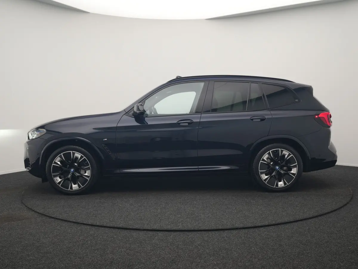 M Sport High Executive 80 kWh 286pk Dealer O.H. SOH 95% | Trekhaak Af Fabriek | Panodak | Head Up | 360 Camera | Harman / Kardon | Lederen Sportstoelen Memory & Verwarmd | Keyless | Blis | S