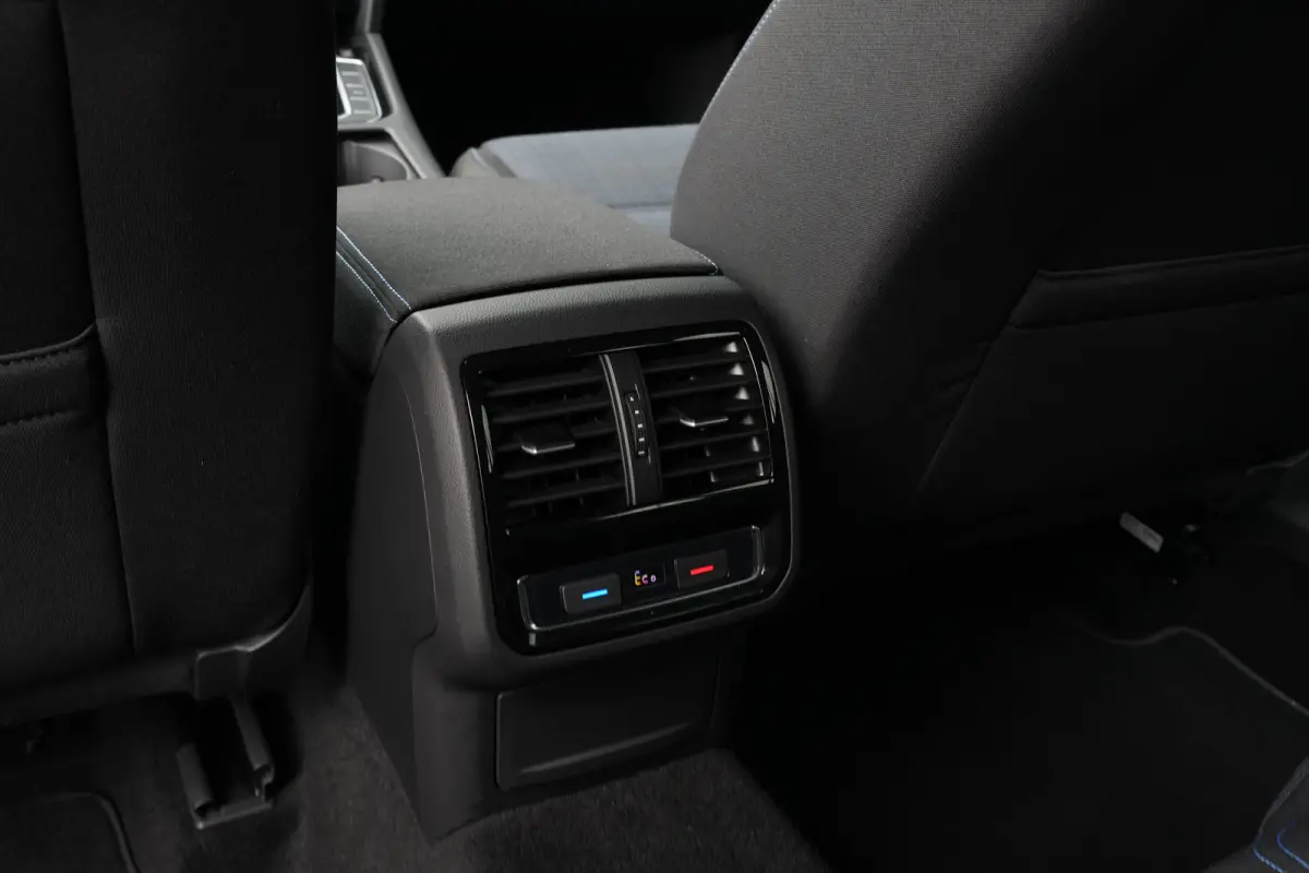 1.4 TSI PHEV GTE Business | Parkeersensoren V+A | Winter Pakket | Camera | Navi |
