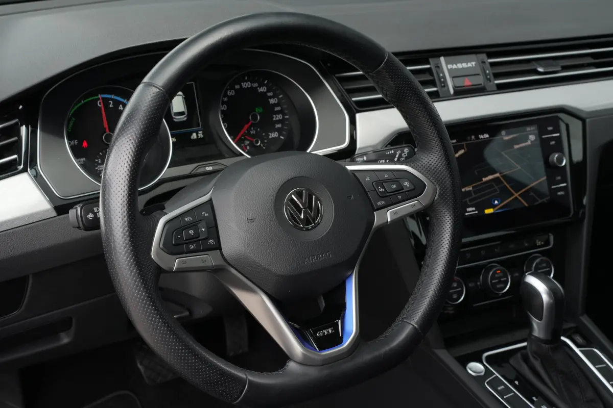 1.4 TSI PHEV GTE Business | Parkeersensoren V+A | Winter Pakket | Camera | Navi |