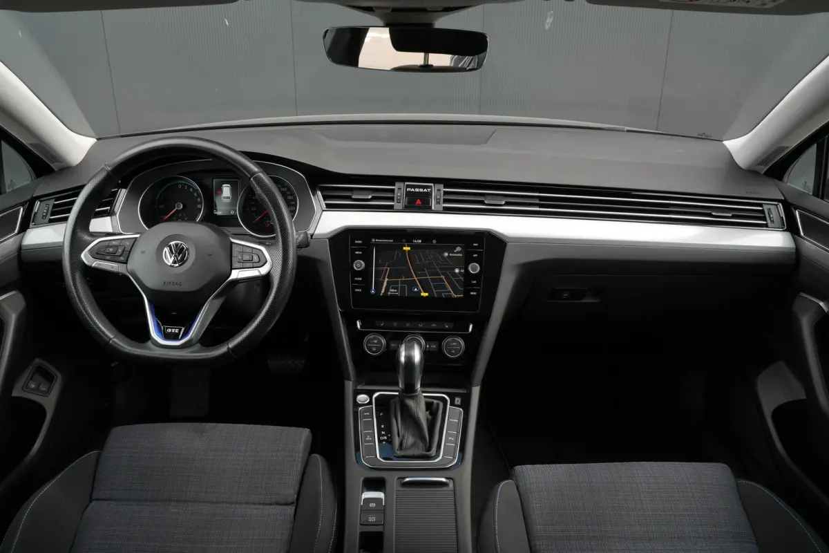 1.4 TSI PHEV GTE Business | Parkeersensoren V+A | Winter Pakket | Camera | Navi |