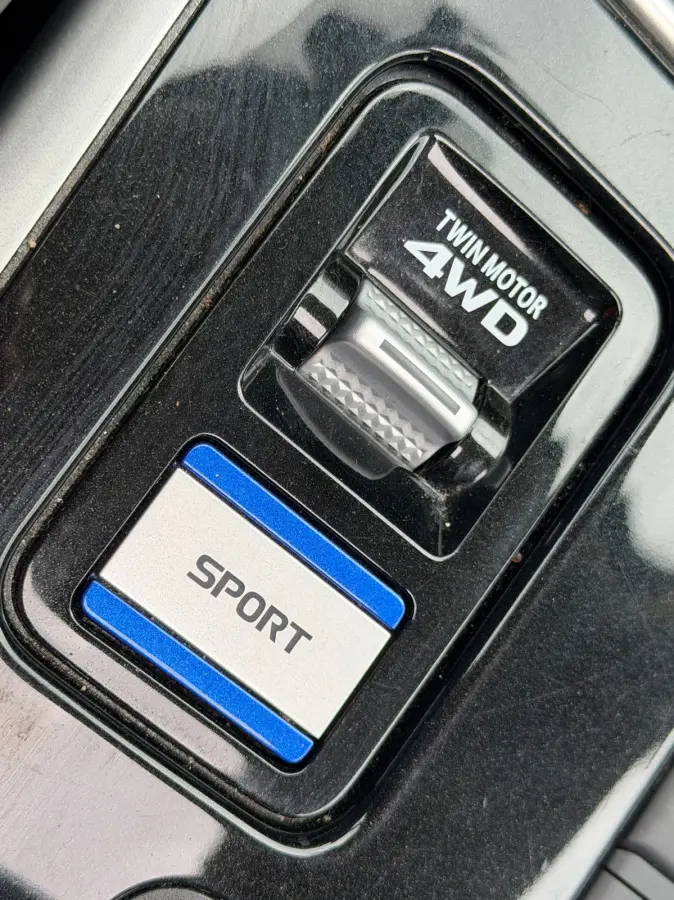 2.4 PHEV Intense Plus - Black Pearl - Schuif/kantel dak - Leder