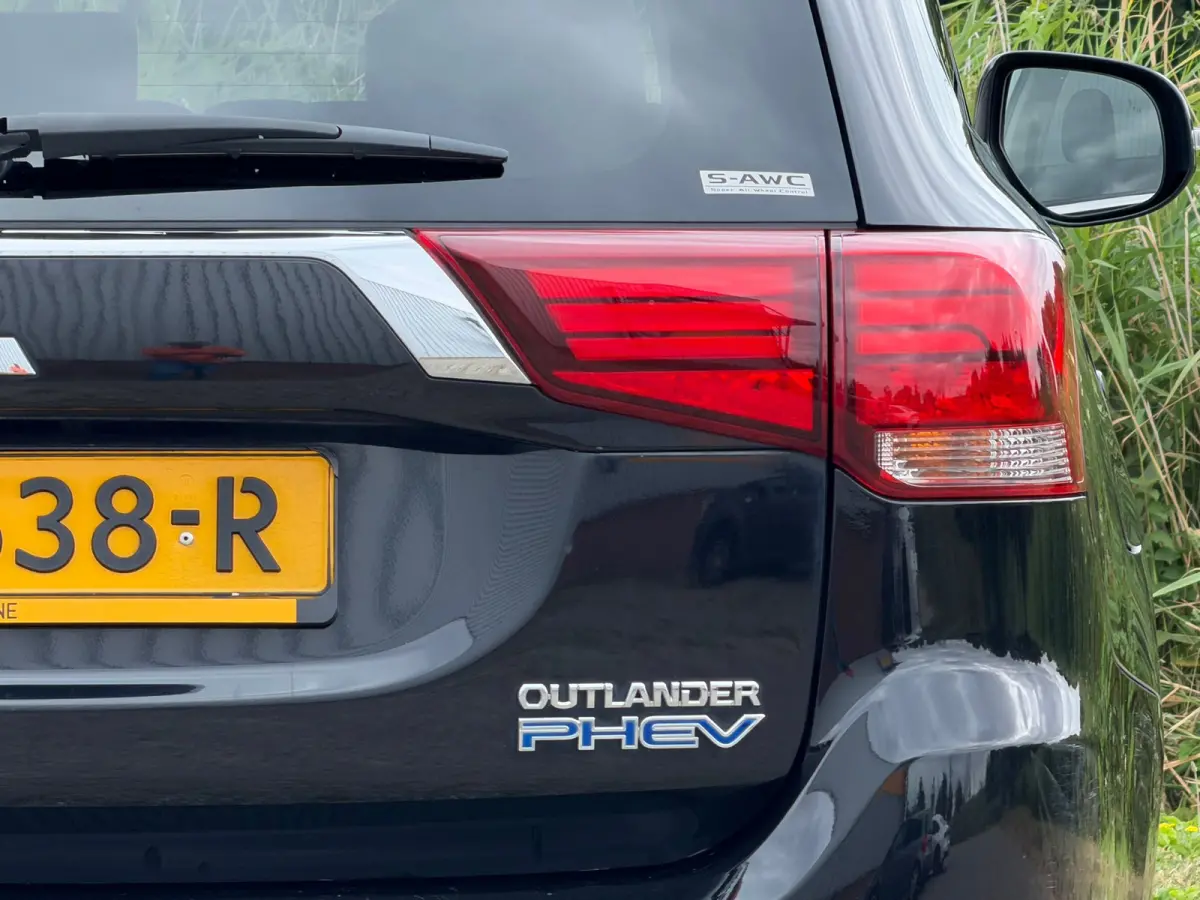 2.4 PHEV Intense Plus - Black Pearl - Schuif/kantel dak - Leder