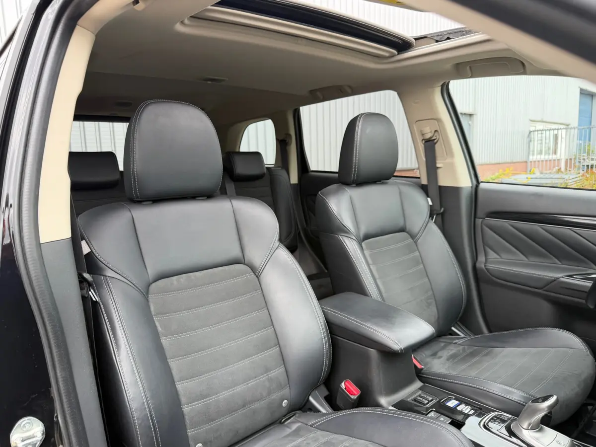 2.4 PHEV Intense Plus - Black Pearl - Schuif/kantel dak - Leder