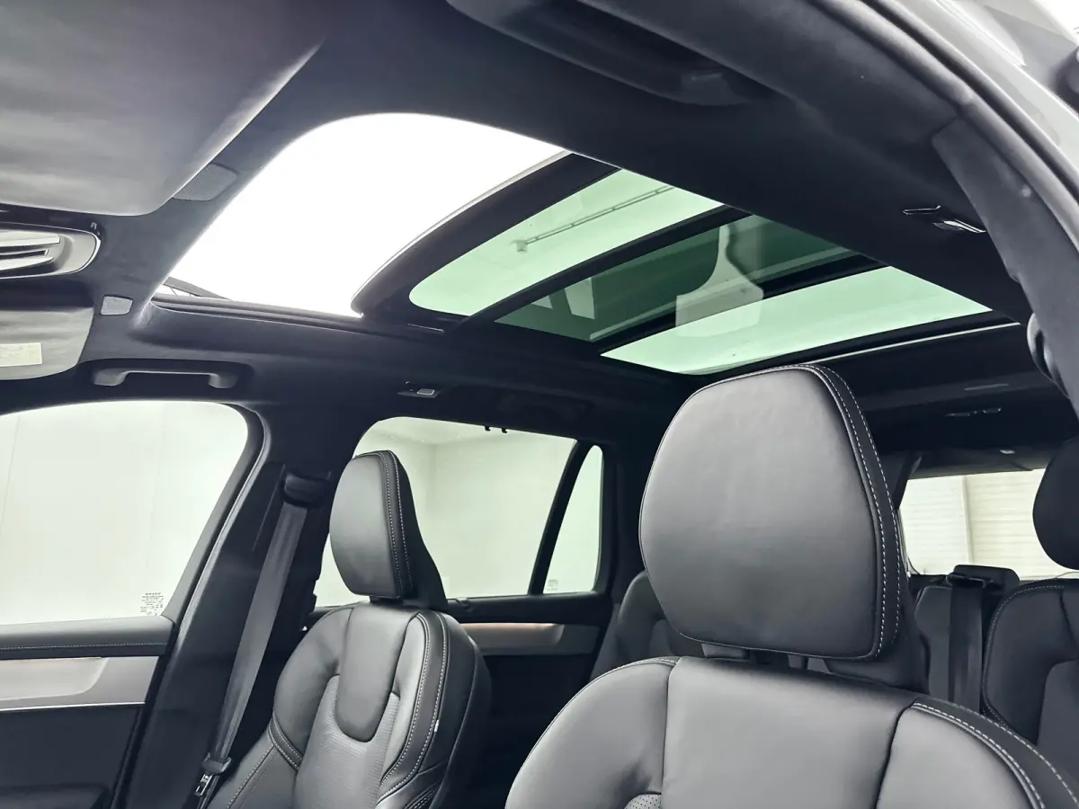 T8 Ultra Black Edition Executive | 22" | Gelaagd & Getint Glas | Geintegreerd kinderzitje | Luchtvering | Geventileerd Nappa | Bowers & Wilkins | Stoelmassage | Panoramadak | Head-Up | 360 C