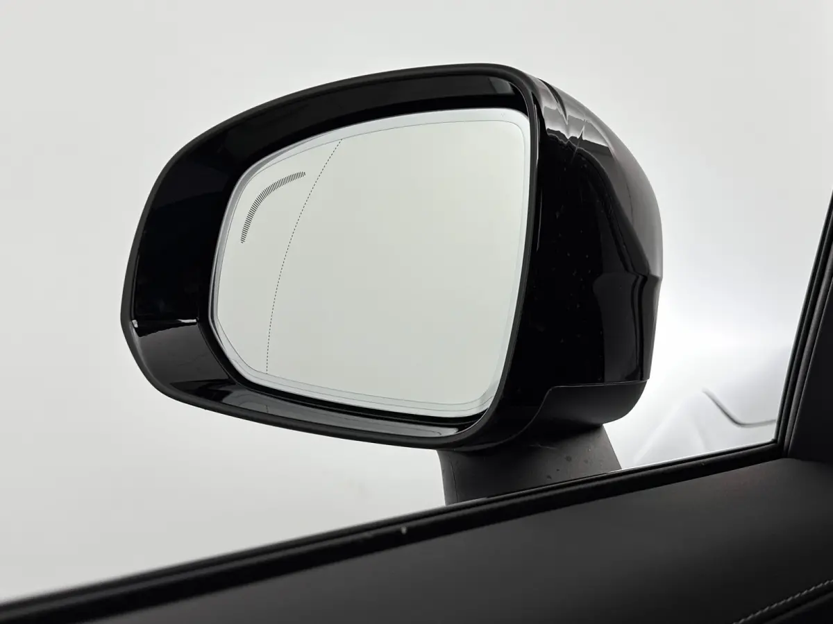T8 Ultra Black Edition Executive | 22" | Gelaagd & Getint Glas | Geintegreerd kinderzitje | Luchtvering | Geventileerd Nappa | Bowers & Wilkins | Stoelmassage | Panoramadak | Head-Up | 360 C