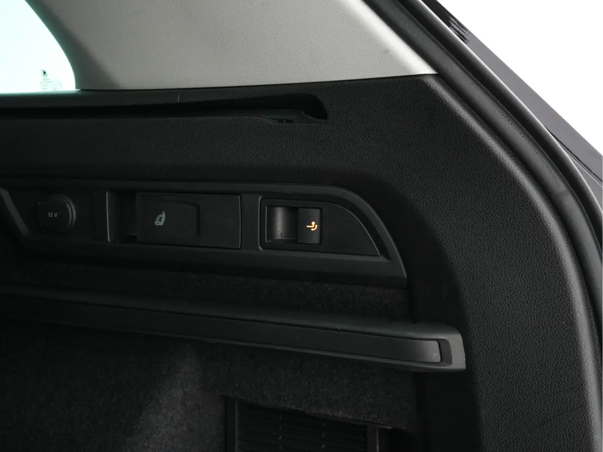 1.5 TSI Business Edition (INCL-BTW) *LEATHER-FABRIC | FULL-LED | DIGI-COCKPIT | CAMERA | KEYLESS | DAB+ | NAVI-FULLMAP | SPORTSEATS | PRIVACY-GLASS | ECC | PDC | TOWBAR | CRUISE | 20''ALU*