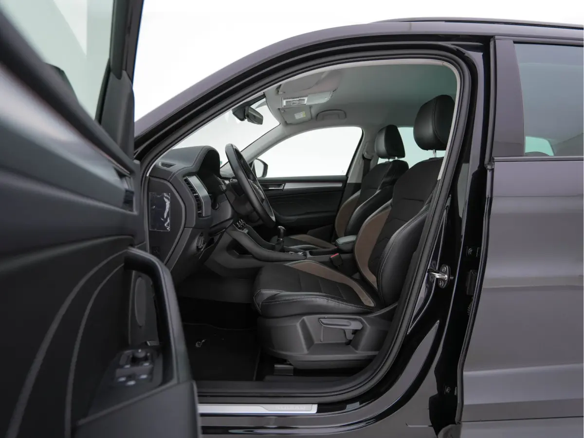 1.5 TSI Business Edition (INCL-BTW) *LEATHER-FABRIC | FULL-LED | DIGI-COCKPIT | CAMERA | KEYLESS | DAB+ | NAVI-FULLMAP | SPORTSEATS | PRIVACY-GLASS | ECC | PDC | TOWBAR | CRUISE | 20''ALU*