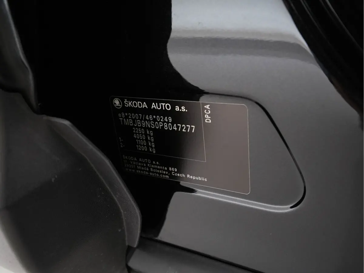 1.5 TSI Business Edition (INCL-BTW) *LEATHER-FABRIC | FULL-LED | DIGI-COCKPIT | CAMERA | KEYLESS | DAB+ | NAVI-FULLMAP | SPORTSEATS | PRIVACY-GLASS | ECC | PDC | TOWBAR | CRUISE | 20''ALU*