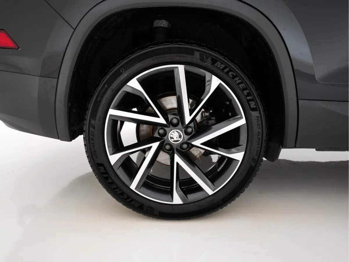 1.5 TSI Business Edition (INCL-BTW) *LEATHER-FABRIC | FULL-LED | DIGI-COCKPIT | CAMERA | KEYLESS | DAB+ | NAVI-FULLMAP | SPORTSEATS | PRIVACY-GLASS | ECC | PDC | TOWBAR | CRUISE | 20''ALU*