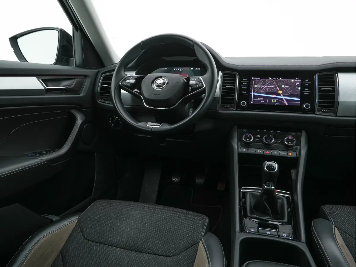 1.5 TSI Business Edition (INCL-BTW) *LEATHER-FABRIC | FULL-LED | DIGI-COCKPIT | CAMERA | KEYLESS | DAB+ | NAVI-FULLMAP | SPORTSEATS | PRIVACY-GLASS | ECC | PDC | TOWBAR | CRUISE | 20''ALU*