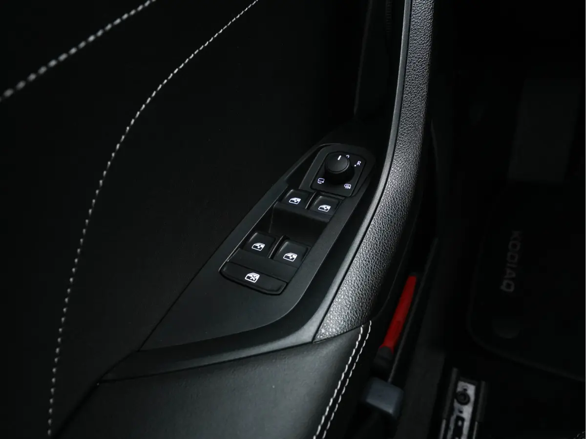 1.5 TSI Business Edition (INCL-BTW) *LEATHER-FABRIC | FULL-LED | DIGI-COCKPIT | CAMERA | KEYLESS | DAB+ | NAVI-FULLMAP | SPORTSEATS | PRIVACY-GLASS | ECC | PDC | TOWBAR | CRUISE | 20''ALU*